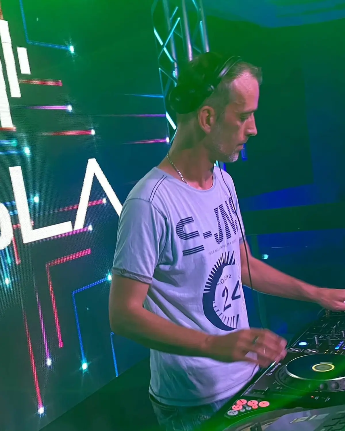 DJ Tesla bei einer Veranstaltung